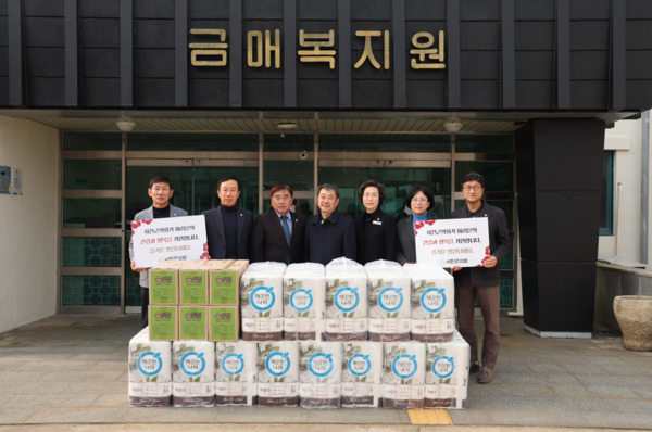 서천군의회는 22일 민족 최대 명절인 설을 앞두고 관내 사회복지시설을 방문해 지역의 이웃들과 함께 따듯한 온정의 손길을 나눴다고 밝혔다. / 서천군의회 제공