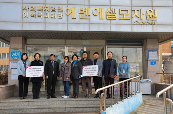 서천군의회는 22일 민족 최대 명절인 설을 앞두고 관내 사회복지시설을 방문해 지역의 이웃들과 함께 따듯한 온정의 손길을 나눴다고 밝혔다. / 서천군의회 제공