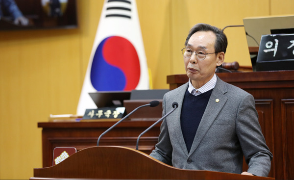 서산시의회는 24일 무소속 이수의 의원이 제301회 임시회 제2차 본회의에서 '고북면 주민참여형 태양광사업 추진' 촉구를 주제로 5분 자유발언을 진행했다고 밝혔다. / 서산시의회 제공