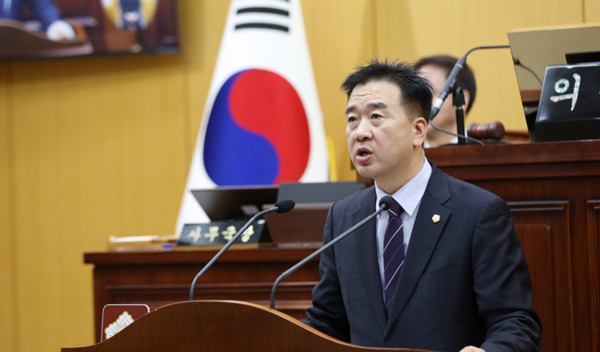 서산시의회는 24일 더불어민주당 최동묵 의원이 제301회 임시회 제2차 본회의에서 '빈틈없는 농업기계 보급으로 신바람 농촌건설'을 주제로 5분 자유발언을 진행했다고 밝혔다. / 서산시의회 제공