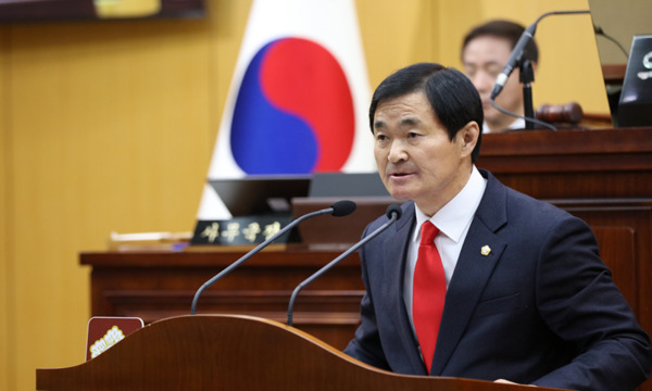 서산시의회는 24일 국민의힘 안원기(재선) 의원이 제301회 임시회 제2차 본회의에서 "농촌 어르신 보호를 위한 '떳다방' 근절 대책"을 주제로 5분 자유발언을 진행했다고 밝혔다.