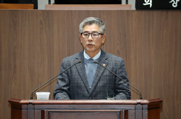 충남도의회는 4일 더불어민주당 조철기 의원이 제357회 임시회 제1차 본회의에서 5분 발언을 통해 경관작물 정책 전반에 대한 개선을 통해 지방소멸 대응력을 높이고, 지속 가능한 농촌의 성장동력을 확보를 제안했다고 밝혔다. / 충남도의회 제공