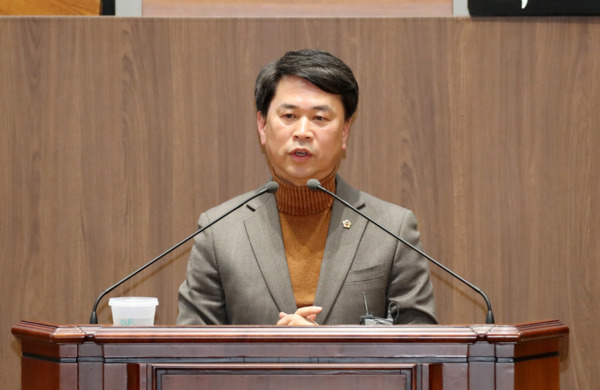 충남도의회는 4일 국민의힘 이상근 의원이 제357회 임시회 제1차 본회의에서 5분 발언을 통해 내포신도시의 주차난 해결을 위한 종합대책 마련을 촉구했다고 밝혔다. / 충남도의회 제공