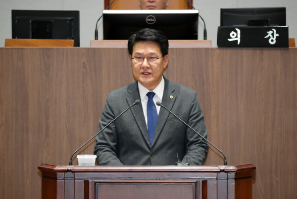 충남도의회는 4일 더불어민주당 홍기후 의원이 제357회 임시회 제1차 본회의에서 5분 발언을 통해 지방도 609호선(면천~채운) 4차로 확·포장 공사의 신속한 추진과 조기 착공 필요성을 주장했다고 밝혔다. / 충남도의회 제공