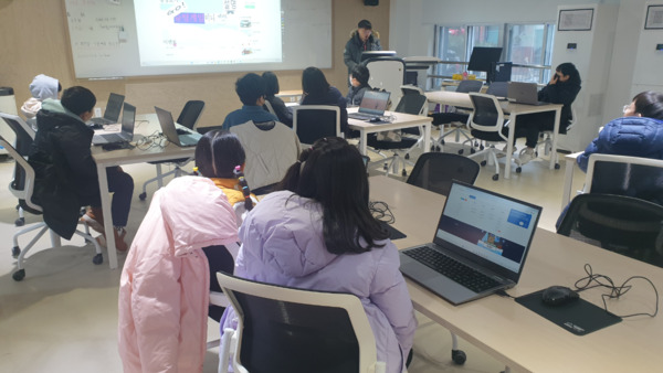 충북교육청 직속기관 교육연구정보원은 7일 충주소프트웨어교육센터에서 2025. SW·AI 아카데미를 성황리에 마무리했다고 밝혔다. / 충북교육청 제공