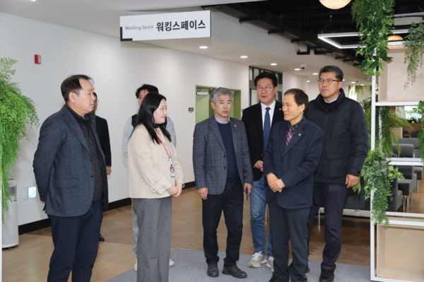 충남도의회 건설소방위원회는 제357회 임시회 기간 중인 지난 11일부터 1박 2일 일정으로 강원혁신도시발전지원센터와 서산 대산석유화학단지를 방문해 현장 점검을 실시했다고 밝혔다. / 충남도의회 제공