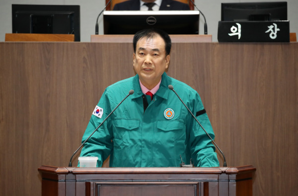 충남도의회는 19일 제357회 임시회 제2차 본회의에서 국민의힘 방한일 의원이 2025년도 첫 교섭단체 대표연설을 통해 "자유민주주의와 평화 수호를 위해서는 국가의 힘이 필수적이라"고 강조했다고 밝혔다. / 충남도의회 제공