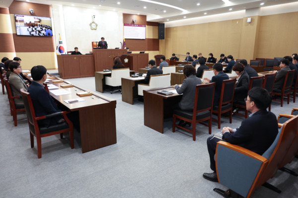 서천군의회는 21일 제328회 임시회 제5차 본회의를 끝으로 지난 17일부터 5일간 진행된 의사일정을 모두 마무리했다고 밝혔다. / 서천군의회 제공