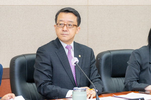 서울 강남구의회는 23일 국민의힘 윤석민 의원이 의정활동과 정책 비전을 담은 책 '강남비전 100: 윤석민의 미래를 만드는 정책 스토리'를 출간했다고 밝혔다. / 뉴스티앤티 DB