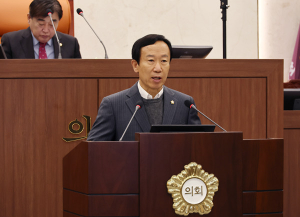 서천군의회는 지난 17일부터 21일까지 5일간 열린 제328회 임시회에서 한경석 의원이 각종 조례 제정은 물론 활발한 5분 자유발언을 통해 서천군민을 위한 의정활동에 앞장서고 있다고 밝혔다. / 서천군의회 제공