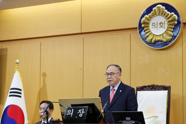 서산시의회는 5일 제303회 임시회 제1차 본회의를 개회하고, 8일간의 회기일정에 돌입한 가운데, 조동식 의장이 개회사를 하고 있다. / 서산시의회 제공