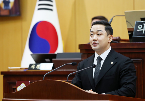 서산시의회는 12일 국민의힘 이정수 의원이 제303회 임시회에서 '대한민국 자유민주주의 수호와 헌정질서 회복 촉구'를 주제로 5분 자유발언을 진행했다고 밝혔다. / 서산시의회 제공