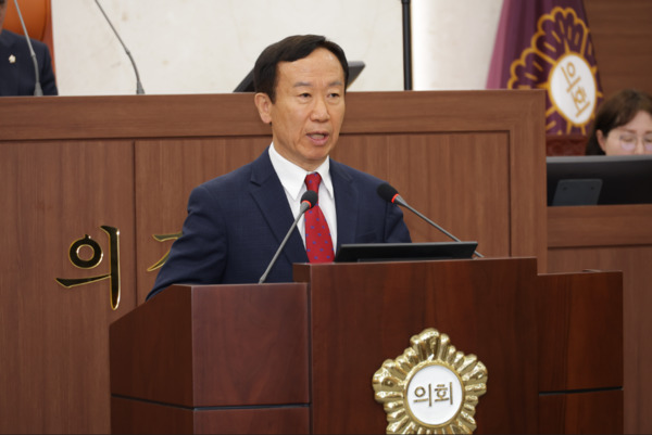 서천군의회는 지난 25일 한경석 의원이 제329회 임시회 제2차 본회의에서 5분 발언을 통해 서천특화시장이 서천경제의 원동력이 되도록 모든 행정력을 집중해야 한다고 밝혔다. / 서천군의회 제공
