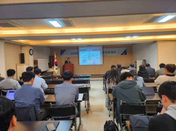 충북교육청은 4일부터 5일까지 보은군에서 1박 2일 일정으로 2025년 상반기 기술직 전문성 향상을 위한 기술직공무원 직무연수를 개최한다고 밝혔다. / 충북교육청 제공