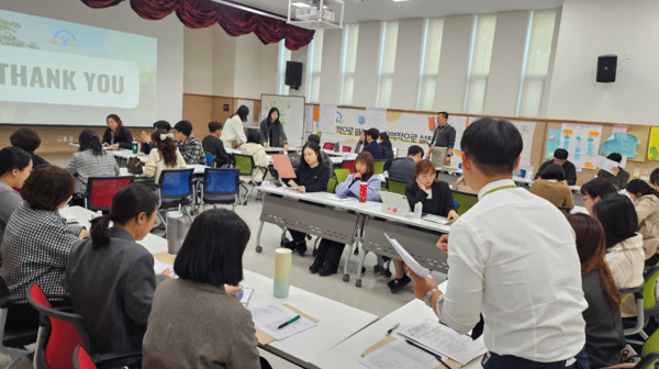 충북교육청은 4일 환경교육센터와우에서 2025 탄소중립 실천학교 담당자 협의회를 열고, 새학기 학교환경교육 운영 지원에 본격적으로 나선다고 밝혔다. / 충북교육청 제공