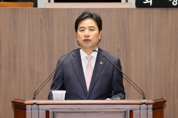충남도의회는 8일 국민의힘 신영호 의원이 제358회 임시회 제1차 본회의에서 5분 발언을 통해 '내포신도시 어린이 전문 공연장 조성'을 제안했다고 밝혔다. / 충남도의회 제공