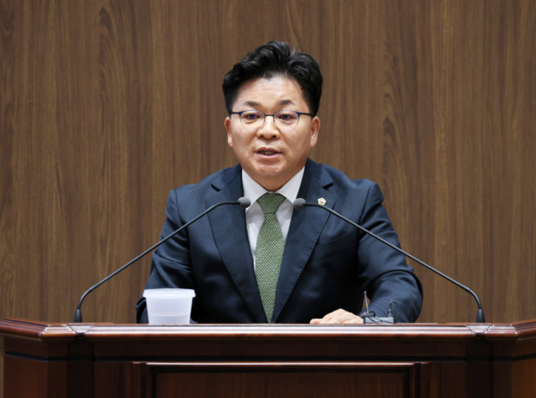 충남도의회는 8일 더불어민주당 김민수 의원이 제358회 임시회 제1차 본회의에서 5분 발언을 통해 새로운 공립학교 시스템으로 '권역별 거점학교'를 제안했다고 밝혔다. / 충남도의회 제공