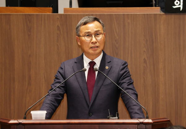 충남도의회는 9일 국민의힘 윤희신 의원이 제358회 임시회 제2차 본회의에서 도정질문을 통해 '가로림만 국가해양생태공원 조성 사업의 구체적인 실행 방안 마련'을 촉구했다고 밝혔다. / 충남도의회 제공