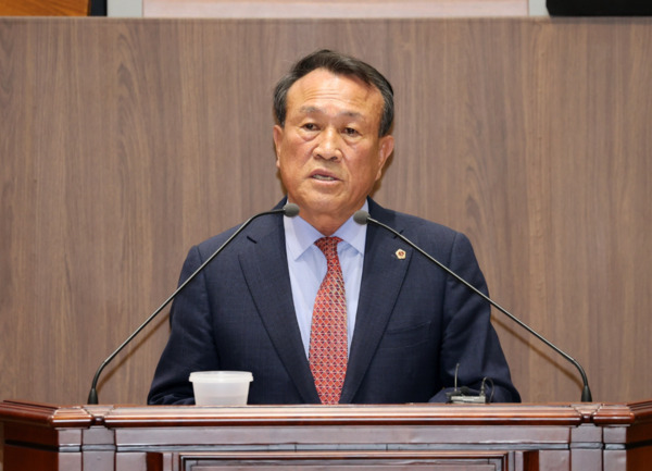 충남도의회는 10일 국민의힘 김응규 의원이 제358회 임시회 제3차 본회의에서 도정질문을 통해 도내 학교 체육시설의 실질적 개방 확대를 촉구하며, 주민 건강 증진과 생활체육 활성화를 위한 구체적 대책 마련을 촉구했다고 밝혔다. / 충남도의회 제공