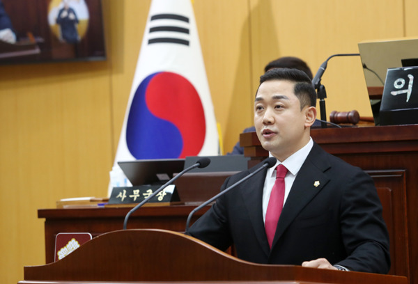 서산시의회는 지난 15일 국민의힘 이정수 의원이 제304회 임시회 제1차 본회의에서 '서산 농업의 미래, 청년농업인 정착 혁신 대책!'을 주제로 5분 자유발언을 진행했다고 밝혔다. / 서산시의회 제공
