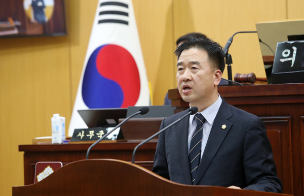 서산시의회는 17일 더불어민주당 최동묵 의원이 대표 발의한 '서산시 희귀질환 관리 및 지원에 관한 조례안'이 제304회 임시회 제2차 본회의를 통과했다고 밝혔다. / 뉴스티앤티 DB