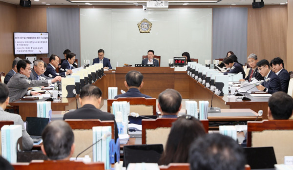 충남도의회 예산결산특별위원회는 지난 17일 제358회 임시회 제1차 회의를 개최하고, 2025년도 제1회 충청남도교육비특별회계 추가경정예산안을 심사하고 일부 수정해 가결했다고 밝혔다. / 충남도의회 제공