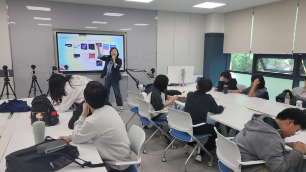 충북교육청 직속기관 교육연구정보원 미디어교육센터는 19일 4월부터 초등 4학년부터 고등 3학년까지의 학생을 대상으로 ‘1Day 미디어 교실’을 운영 중이라고 밝혔다. / 충북교육청 제공