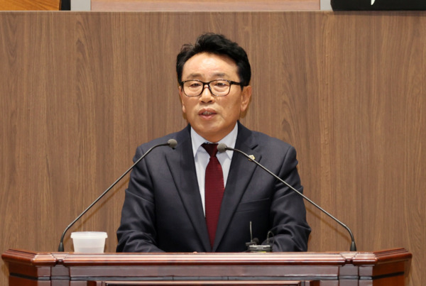 충남도의회는 22일 국민의힘 이철수 의원이 제358회 임시회 제4차 본회의에서 5분 발언을 통해 전국교직원노동조합 충남지부의 지방의원 권한 침해 행위에 대해 경고했다고 밝혔다. / 충남도의회 제공