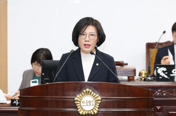 종로구의회는 지난 22일 더불어민주당 이미자 의원이 제341회 폐회식에서 5분 자유발언을 통해 "종로구의 투명한 행정과 공직자의 책임성을 높이기 위한 인사청문회 제도 도입이 필요하다"고 강조했다고 밝혔다. / 이미자 의원 제공