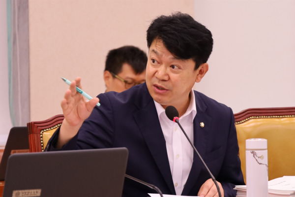 더불어민주당 복기왕 의원은 국회 국토교통위원회 전체회의에서 "포스코이앤씨에 신안산선 사고 책임 묻는 청문회가 필요하다"고 밝혔다. / 복기왕 의원 제공