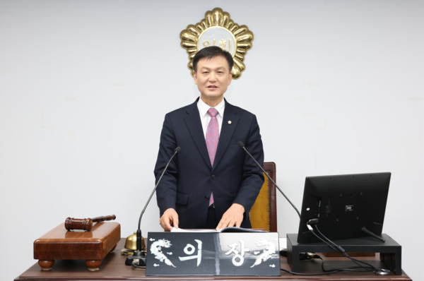 종로구의회는 지난 22일 제341회 임시회 제2차 본회의를 끝으로 8일간의 의사일정을 모두 마무리한 가운데, 라도균 의장이 폐회사를 하고 있다. / 종로구의회 제공