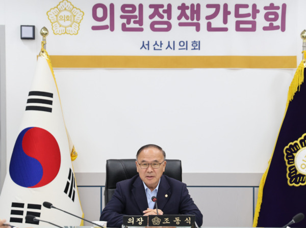 서산시의회는 29일 의회 의원사무실에서 4월 2차 의원 정책간담회를 개최한 가운데, 조동식 의장이 모두발언을 하고 있다. / 서산시의회 제공