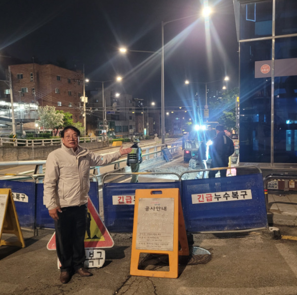 종로구의회는 지난 2일부터~6일까지 5월 연휴 기간 동안 김종보 의원이 지역 주민들이 안전하고 편안한 연휴를 보낼 수 있도록 지역을 순찰하며 현장 점검 활동을 펼쳤다고 밝혔다. / 김종보 의원 제공