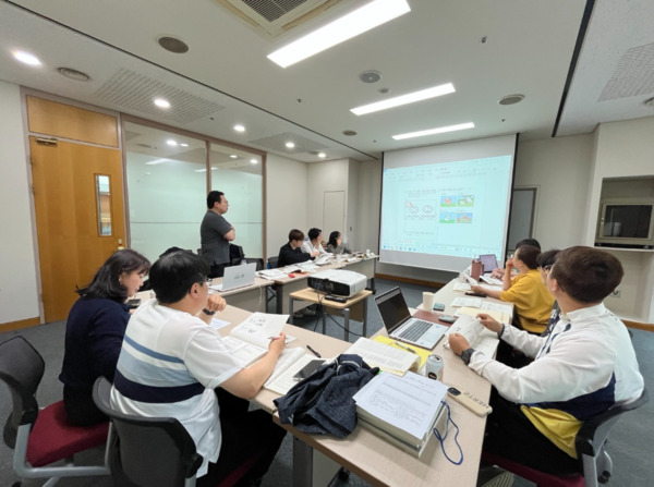 충북교육청은 9일과 10일 1박 2일간 충남 천안 재능교육연수원에서오는 9월과 내년 3월에 시행될 기초학력 진단검사의 문항 완성도를 높이기 위해 워크숍을 진행한다고 밝혔다. / 충북교육청 제공