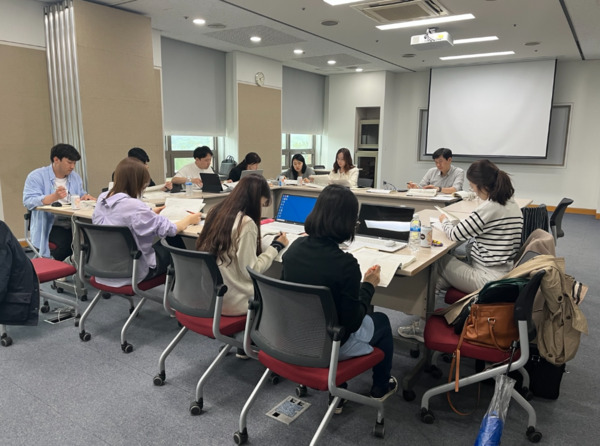 충북교육청은 9일과 10일 1박 2일간 충남 천안 재능교육연수원에서오는 9월과 내년 3월에 시행될 기초학력 진단검사의 문항 완성도를 높이기 위해 워크숍을 진행한다고 밝혔다. / 충북교육청 제공