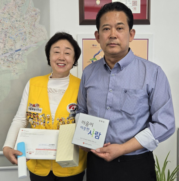 종로구의회는 지난 4월 정재호 의원이 대한적십자사 정기후원에 가입하며, 지역사회 소외된 이웃들을 위한 나눔 실천에 앞장섰다고 밝혔다. / 정재호 의원 제공