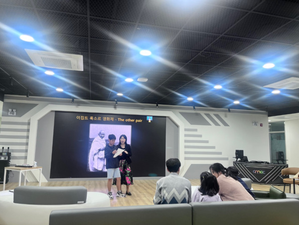 충북교육청 직속기관 교육연구정보원 미디어교육센터는 10일 5월 가정의 달을 맞아 마련한 가족 미디어 체험교육 프로그램 가족 미디어 ‘봄나들이’가 ‘가족 힐링 시네마’를 시작으로 본격적인 운영에 돌입했다고 밝혔다. / 충북교육청 제공