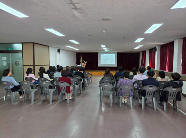 충북교육청은 12일 5월부터 도내 각급학교 및 기관을 대상으로 청렴 교육과 컨설팅을 위해 ‘찾아가는 청렴 지원단’을 운영한다고 밝혔다. / 충북교육청 제공