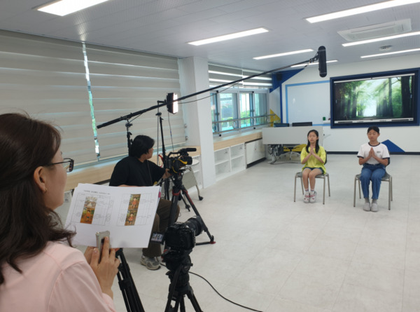 충북교육청은 12일 필사와 명상으로 마음근육을 키우는 2025. 충북교육 마음 건강 프로젝트 ‘마음쓰담’을 기획하여 준비하고 있다고 밝혔다. / 충북교육청 제공