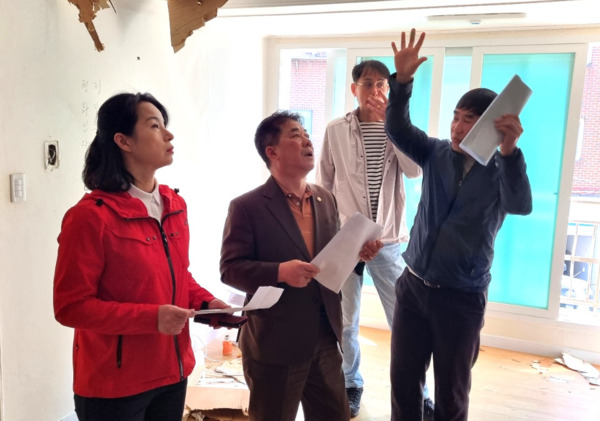 종로구의회는 지난 7일 이광규·이륜구·박희연 의원이 어르신 복지향상을 위한 중요한 변화의 현장인 동숭경로당 이전 공사 현장을 방문했다고 밝혔다. / 이광규 의원 제공