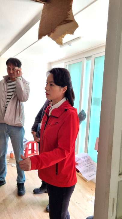 종로구의회는 지난 7일 이광규·이륜구·박희연 의원이 어르신 복지향상을 위한 중요한 변화의 현장인 동숭경로당 이전 공사 현장을 방문했다고 밝혔다. / 이광규 의원 제공