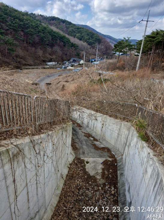 서산시의회는 14일 더불어민주당 최동묵 의원이 팔봉면 금학저수지의 첫 통수를 위한 준비를 이끌며 지역 농업인들의 숙원을 해결하는데 큰 역할을 하고 있다고 밝혔다. 사진은 금학저수지 전경 / 최동묵 의원 제공