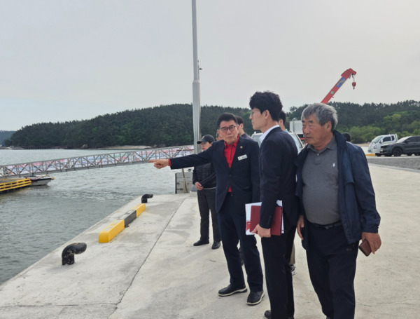 충남도의회는 지난 14일 정광섭 제1부의장이 태안군 이원면에 위치한 만대항 물양장의 잦은 침수로 인한 현장을 점검했다고 밝혔다. / 정광섭 제1부의장 제공