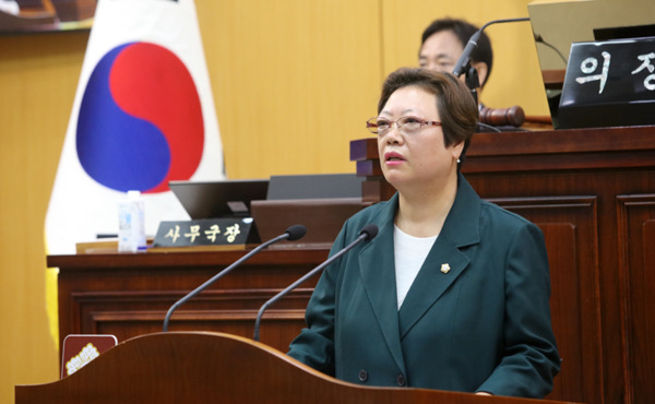 서산시의회는 20일 더불어민주당 가선숙 의원이 제305회 임시회 제1차 본회의에서 '교통약자의 편의 증진을 위한 가족배려주차구획 도입' 제안이라는 주제로 5분 자유발언을 진행했다고 밝혔다. / 서산시의회 제공