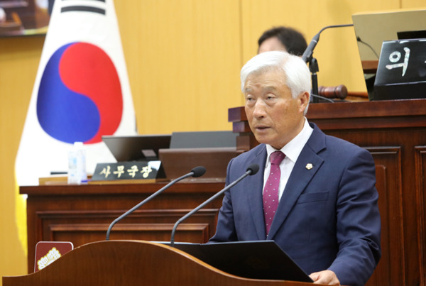 서산시의회는 20일 국민의힘 안동석 의원이 제305회 임시회 제1차 본회의에서 '3봉 명산'을 넘어 '8봉 명품산'으로 팔봉산 등산로 정비 제안이라는 주제로 5분 자유발언을 진행했다고 밝혔다. / 서산시의회 제공