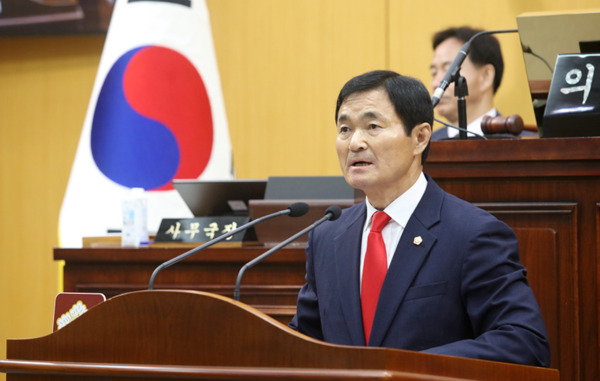 서산시의회는 22일 국민의힘 안원기 의원이 제305회 임시회 제2차 본회의에서 '서산시 공공심야약국 확대의 필요성'을 주제로 5분 자유발언을 진행했다고 밝혔다. / 서산시의회 제공