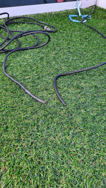 국민의힘 종로구 당원협의회는 24일 경복궁역에 위치해 있던 김문수 후보 유세차의 유선마이크가 훼손된 채 발견됐다고 밝혔다. / 국민의힘 종로구 당원협의회 제공