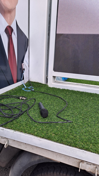 국민의힘 종로구 당원협의회는 24일 경복궁역에 위치해 있던 김문수 후보 유세차의 유선마이크가 훼손된 채 발견됐다고 밝혔다. / 국민의힘 종로구 당원협의회 제공