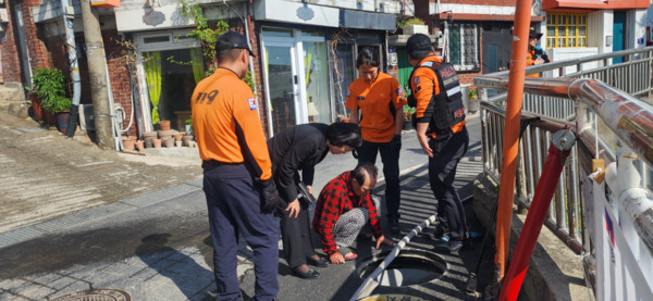 종로구의회는 지난 3월 4일 이미자 의원이 서울 종로구 이화동에서 발생한 화재 사건에서 고장 난 소화전(종로구 충신4나길 28)이 화재 진압에 지장을 준 사실이 확인하고 신속하게 소화전의 전면 교체를 요청했으며, 최근 교체공사가 완료되었다고 밝혔다. / 이미자 의원 제공