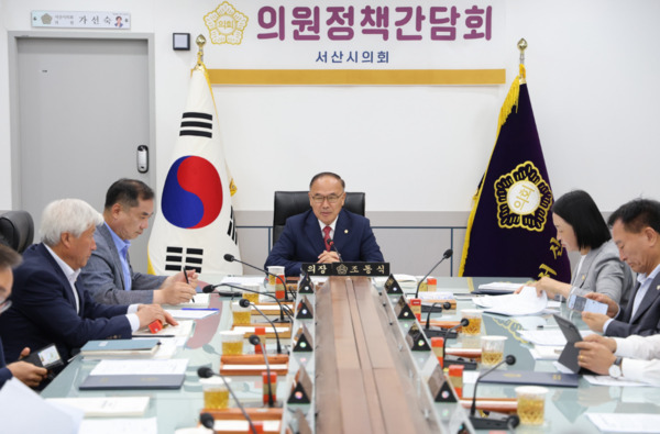 서산시의회는 27일 의회 의원사무실에서 5월 의원 정책간담회를 개최한 가운데, 조동식 의장이 인사말을 하고 있다. / 서산시의회 제공